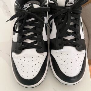 Nike Black and White Women's Sneakers